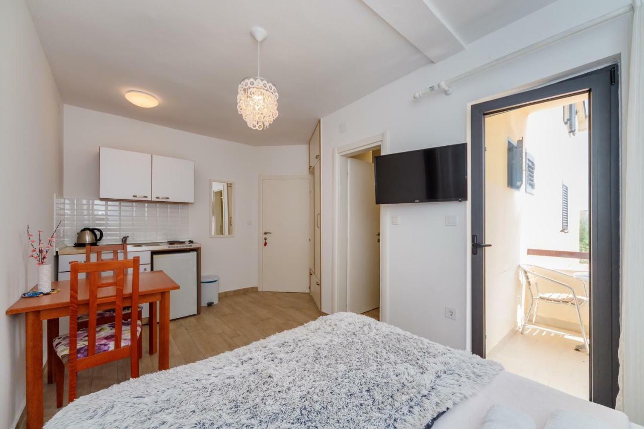 Gregovic Family Apartments Petrovac Exterior foto